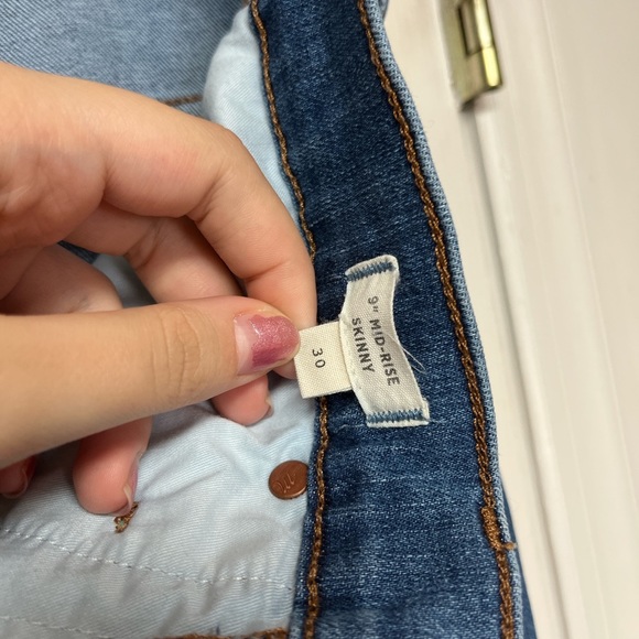 Madewell Distressed 9” Mid-Rise Skinny Jeans - Picture 11 of 12